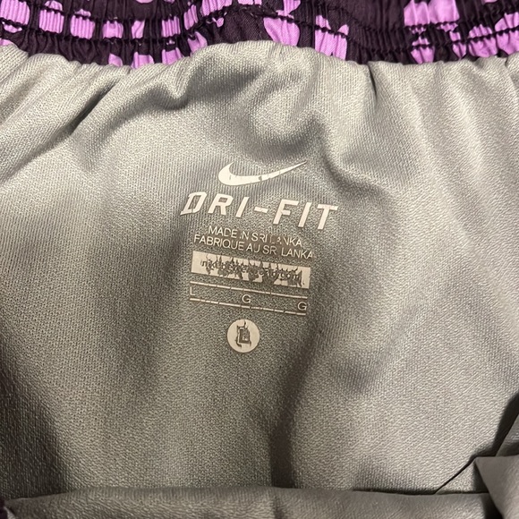 NIKE • Dri-Fit Size Large Purple Running Short - Picture 4 of 4